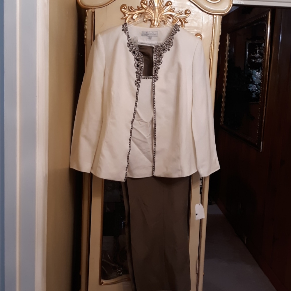 Tahari 3 piece pant suit